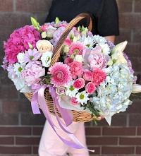Композиция солнечный день в Передовом Цветочная композиция из Розы, Хризантемы, Пионы и Лизиантусы в корзине в Передовом