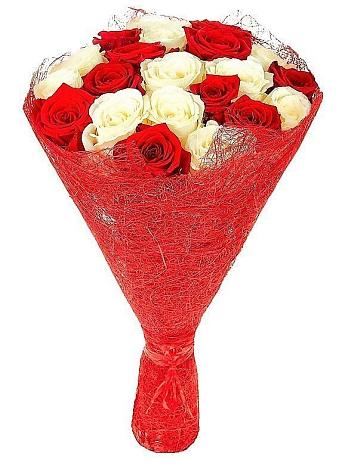 Букет Микс из красных и белых роз в Передовом